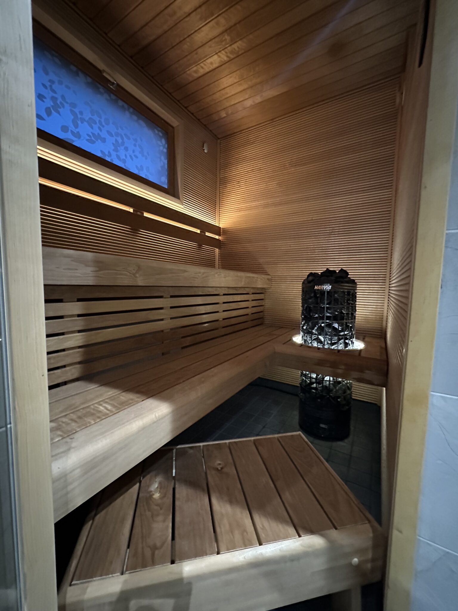 Moderni kylpyhuone ja sauna