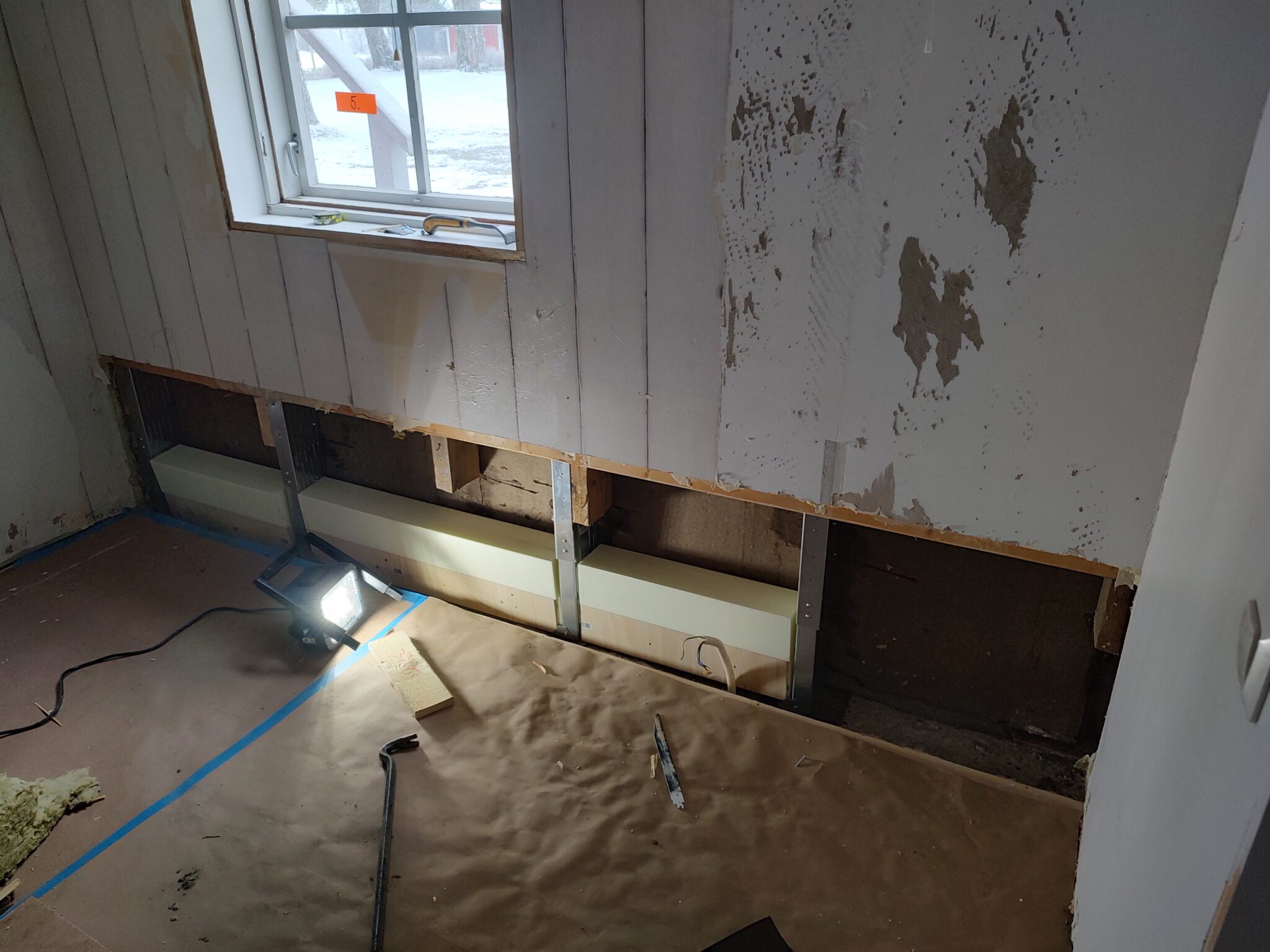 Vanhan navetta rakennuksen valesokkeli korjaus
