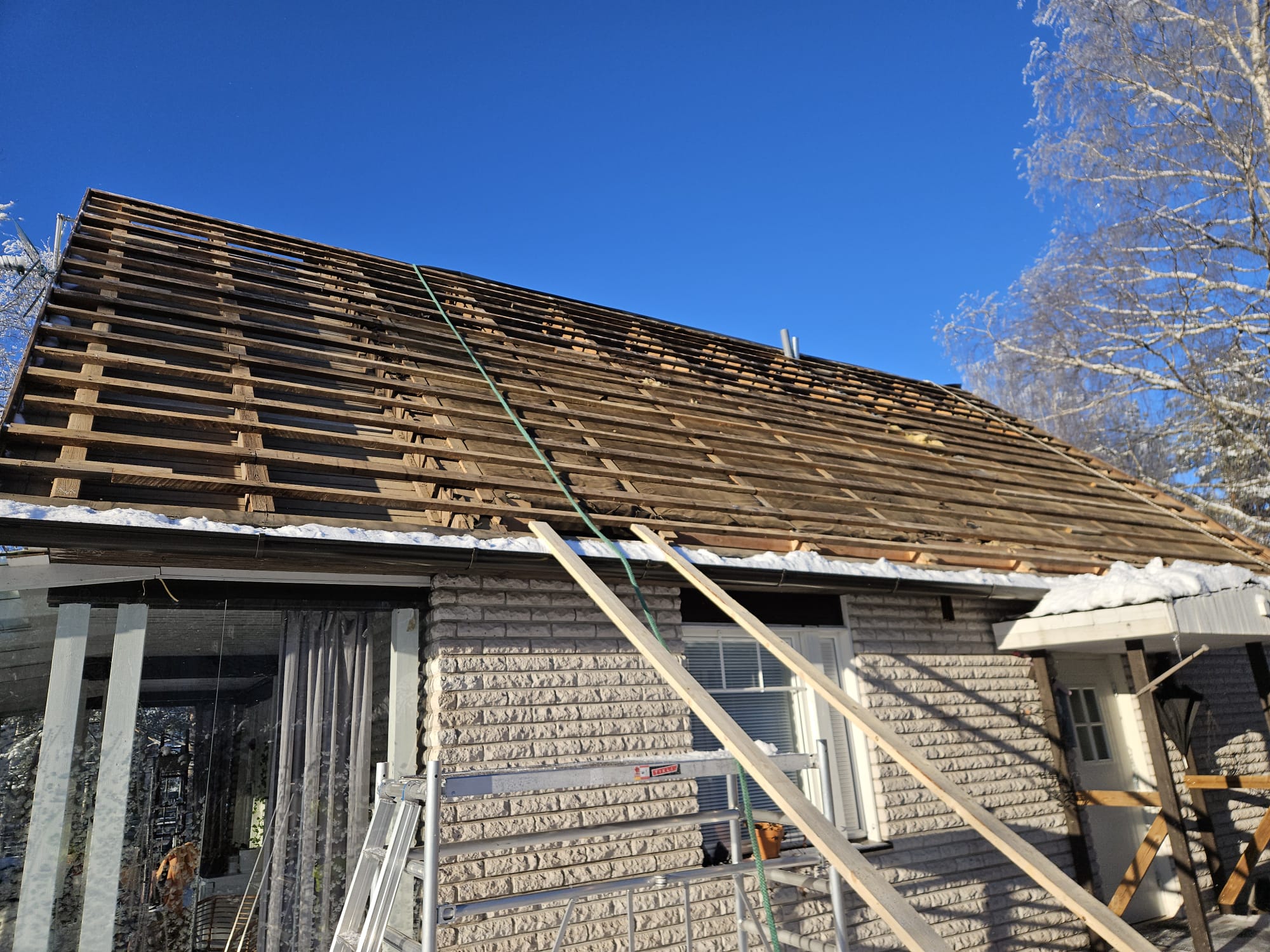Aluskatekorjaus Profiilipeltikatto