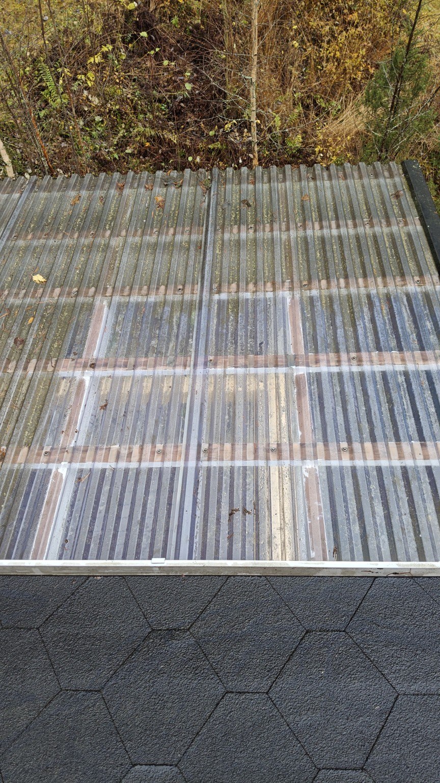 Kattojen ja rännien pesu sekä kattokorjaus